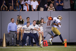 Notre Dame wide receiver Will Fuller hauls in his first of two first-half touchdowns.