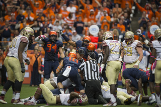 Syracuse recovers a Florida State fumble in FSU territory, and the Orange players are sure of it. 