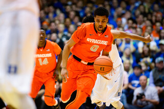 Michael Gbinije carries the ball upcourt. The junior had five points on 2-of-8 shooting in the first half.
