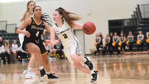 McKayla Roberts and the Le Moyne Dolphins won 14-straight games this season and rose to No. 24 nationally.