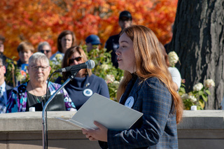 Remembrance Scholar Emma Dahmen begins the rose laying ceremony by giving opening remarks greeting the crowd. Dahmen represented one of the 35 Syracuse students who lost their life in the tragic event. 